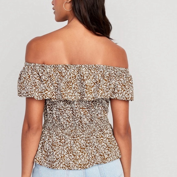 Old Navy Off the shoulder waist defining smocked blouse - Picture 2 of 3